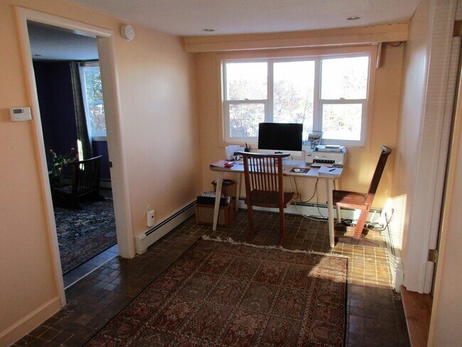 Building Photo - 479 Crafts St