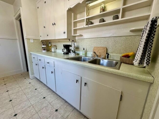 Building Photo - 2 bed, 1 bath home for rent in Waterloo