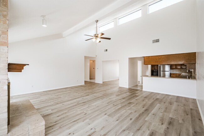 Building Photo - 2815 Arrowhead Dr