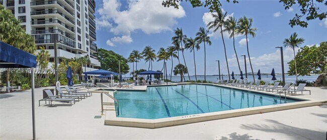 Building Photo - 2333 Brickell Ave