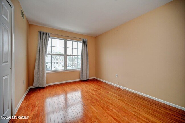 Building Photo - 319 Bernard Dr