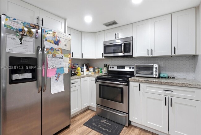 Building Photo - 555 NE 123rd St