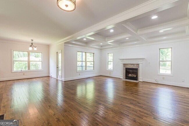 Building Photo - 1410 Eastland Rd SE