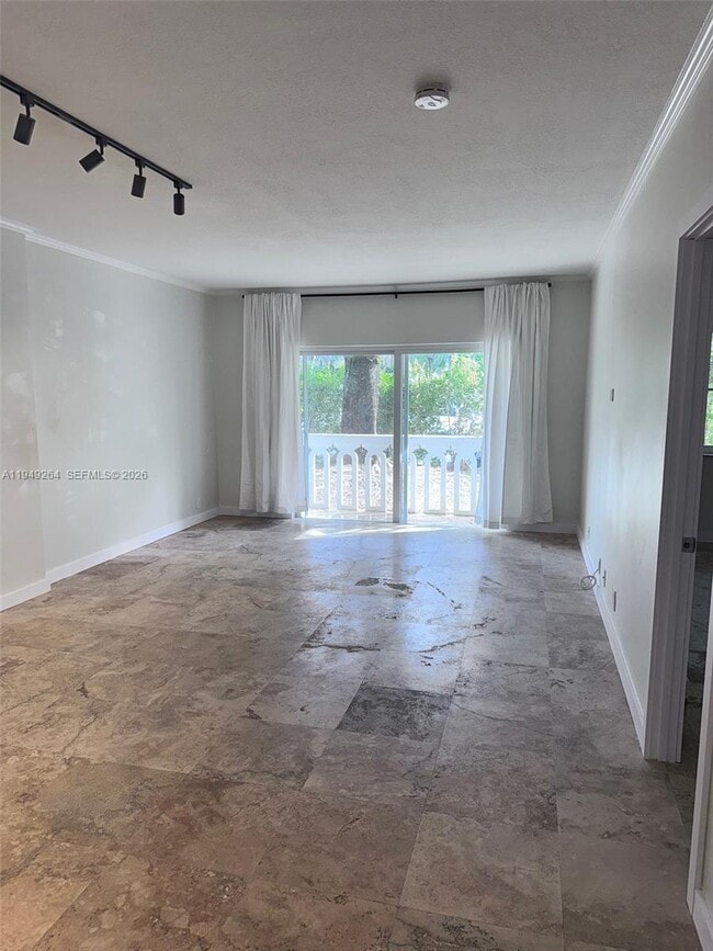 Building Photo - 100 Edgewater Dr