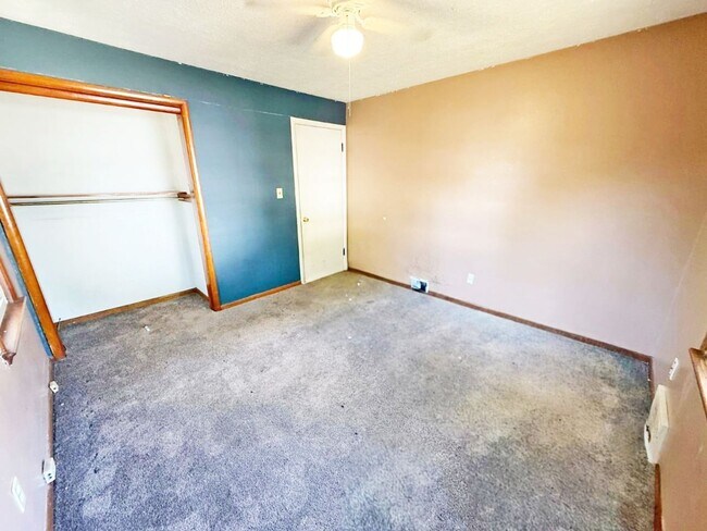 Building Photo - 3 BED 1 BATH BEAUTIFUL SINGLE FAMILY HOME