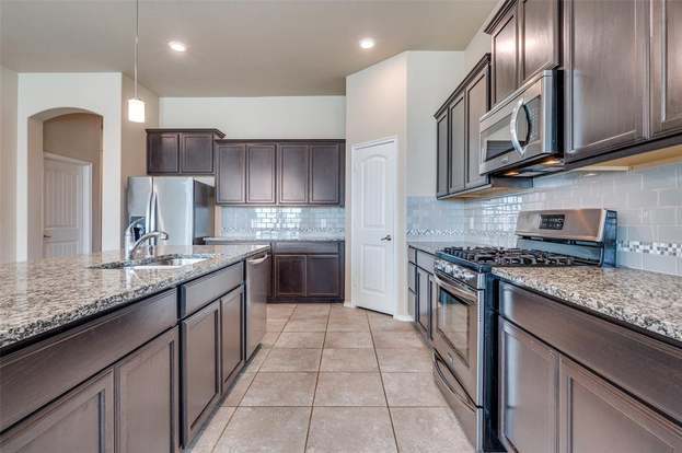 Building Photo - 2025 Lake Vista Dr
