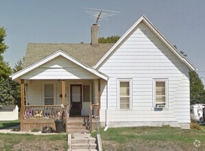 Building Photo - 916 E Garden St
