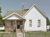 Building Photo - 916 E Garden St