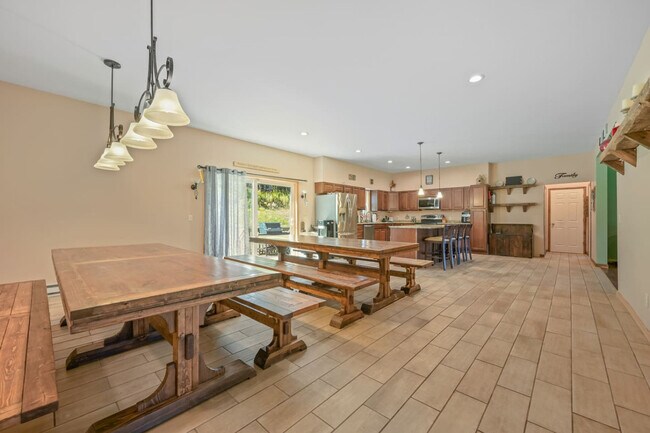 Building Photo - 1724 Calhoun Hill Rd