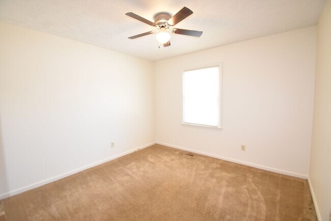 Building Photo - 3 Bedroom and 2 Bath Home (No Pets)