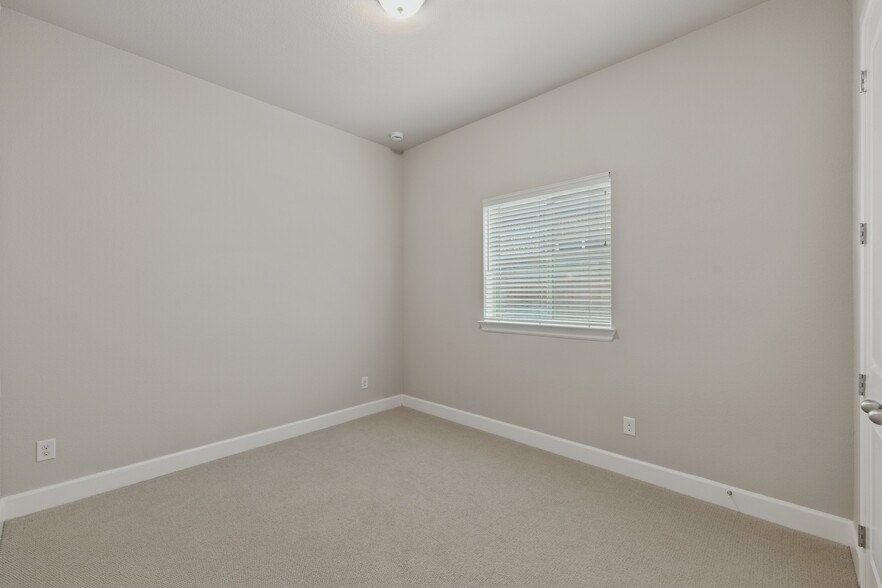 Middle Bedroom - 508 Hidden Meadow Dr