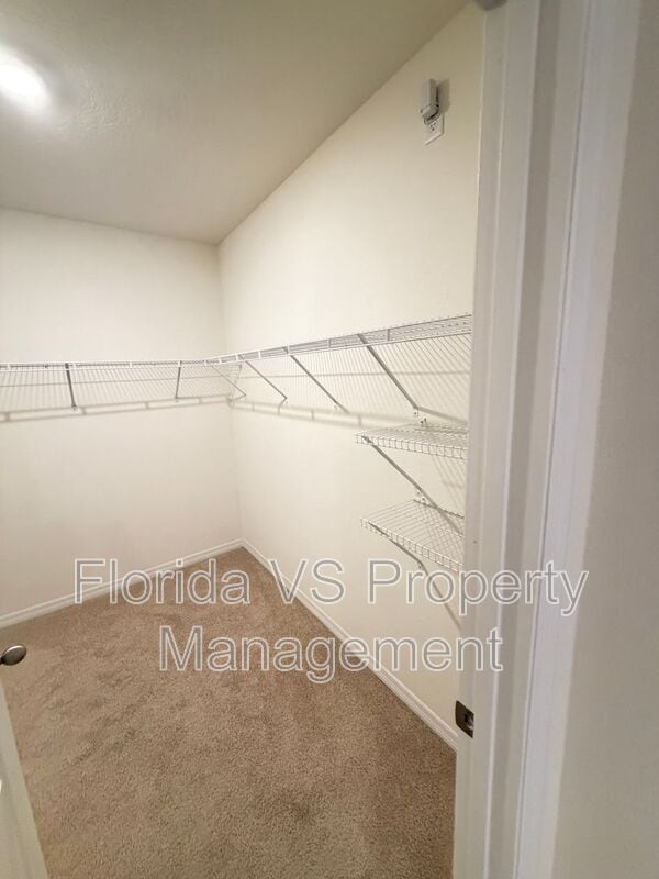 Building Photo - 804 Horsetail Dr