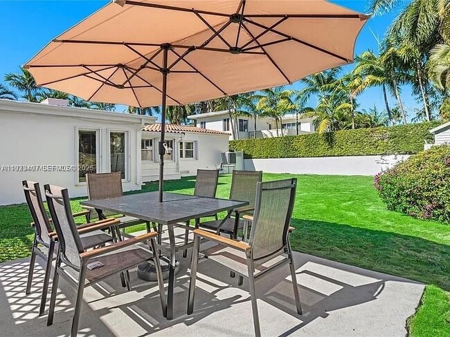 Building Photo - 5371 N Bay Rd