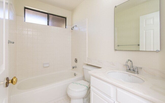 Building Photo - Wonderful 3BR/2.5BA La Costa Home!!!