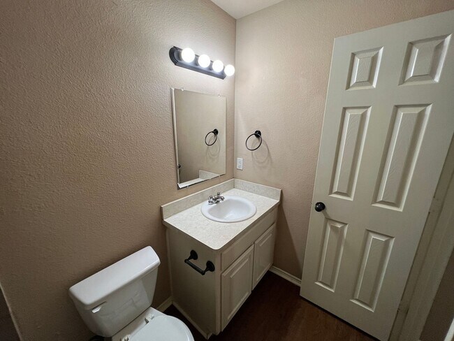 Building Photo - Welcome home to this spacious 3-bedroom, 2-bath quadplex in Krum!