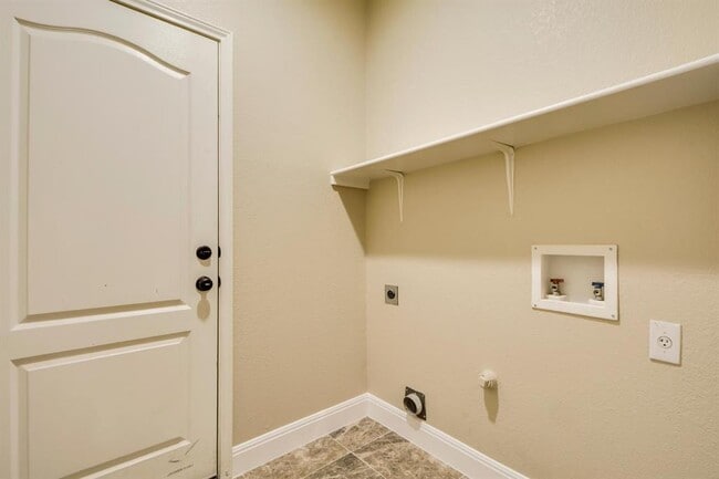 Building Photo - 2202 Ezra Ct