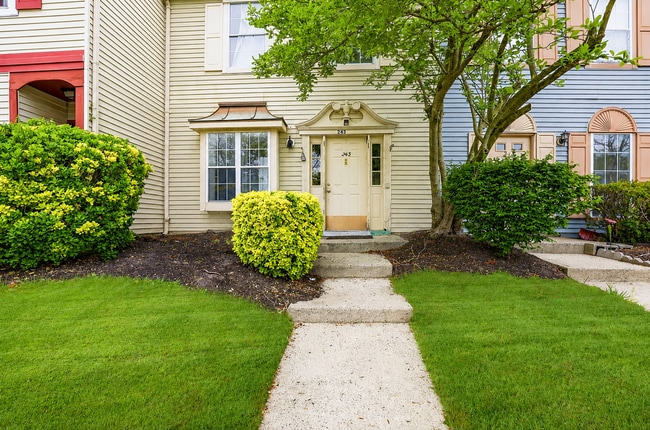 Building Photo - Charming 3BR Townhouse in Wyndham Place - Lakewood