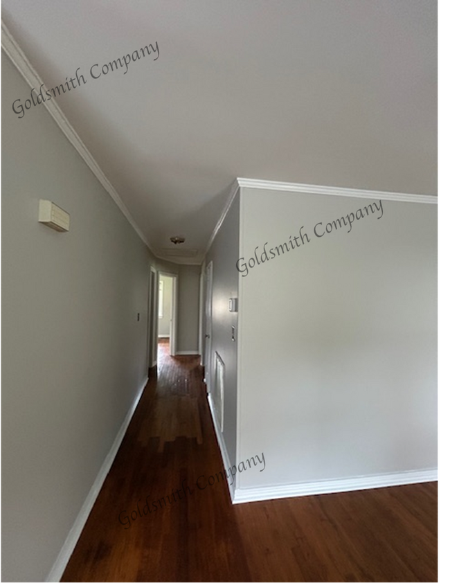 Building Photo - 3-Bedroom Home in Greenville with Cozy 100...