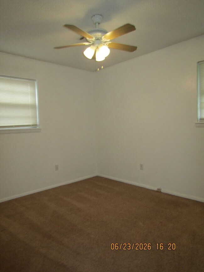 Building Photo - Very nice home located in the Pioneer Park Area! No Pet Home!