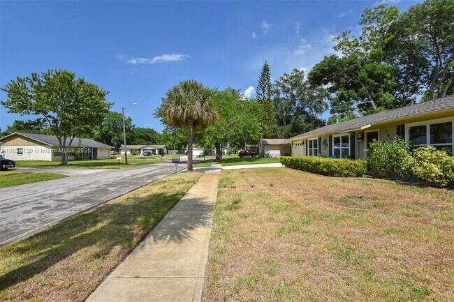 Building Photo - 781 Little Pine Dr
