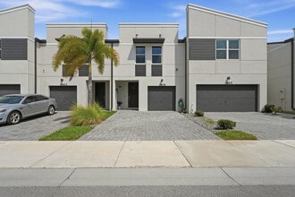Building Photo - 3905 SE Mentmore Ln
