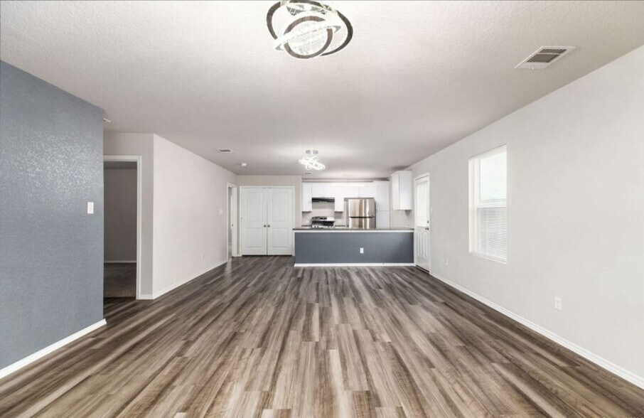 Building Photo - 5910 Lady Ln