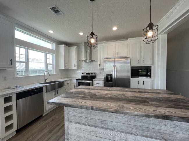 Building Photo - 535 Zebra Dr