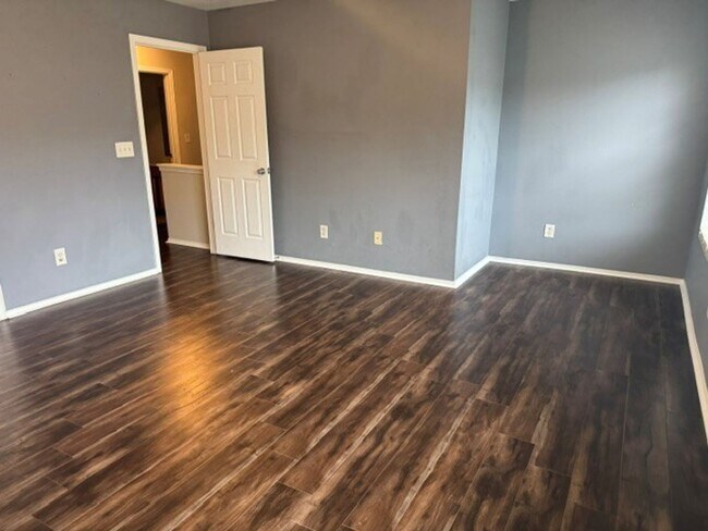 Building Photo - Nice 3/4 bedroom home