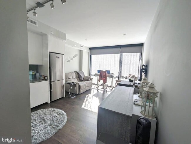 Building Photo - 1300 4th St SE