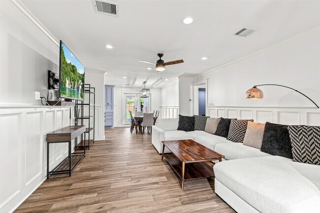 Building Photo - 515 Foxglove Ln