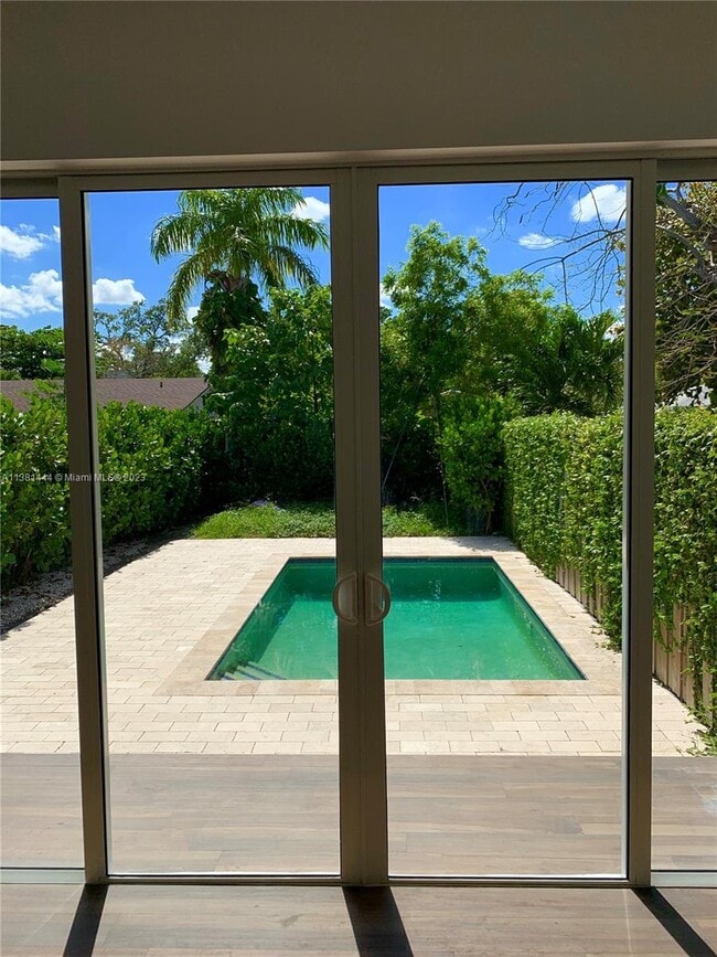 Building Photo - 2852 SW 32nd Ct