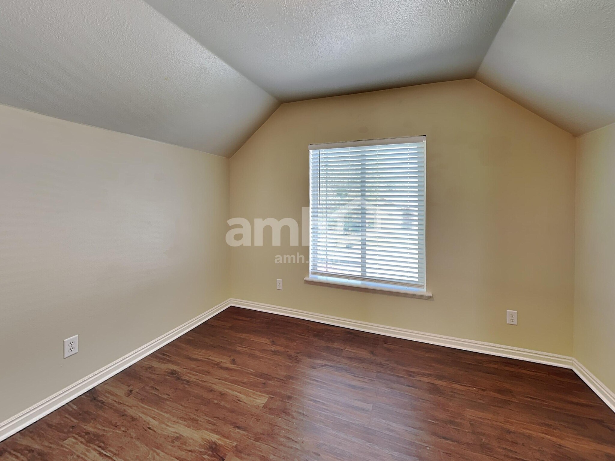 Building Photo - 1444 S 50 W