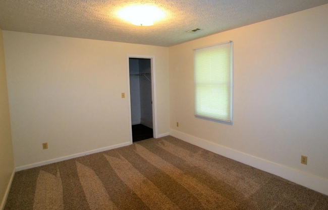 Building Photo - Bungalow Near Downtown Bloomington – 3 Bed...
