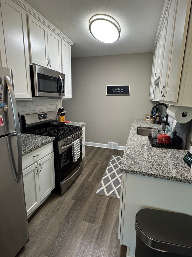 Building Photo - 5704-5706 Chicago Avenue