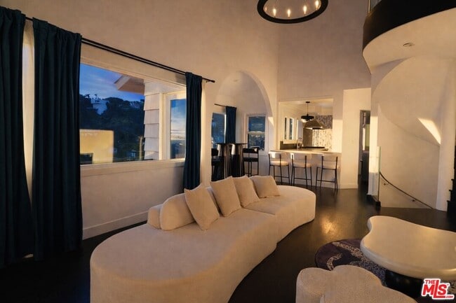 Building Photo - 8810 Hollywood Blvd