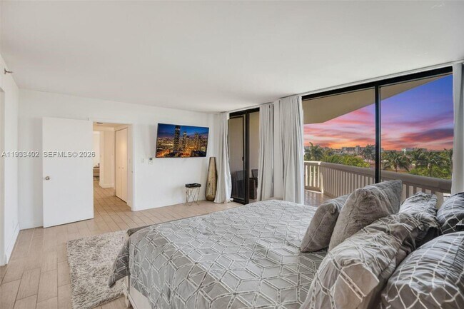 Building Photo - 1000 E Island Blvd