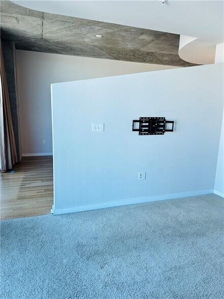 Building Photo - 400 W Peachtree St NW