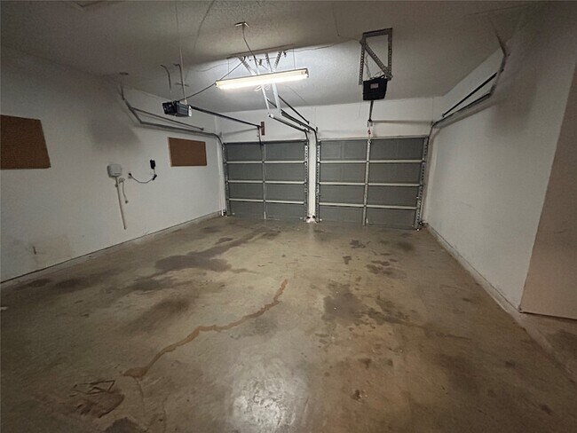 Building Photo - 2603 Hillside Dr