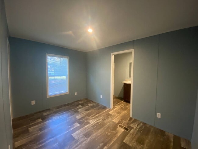 Building Photo - 3212 Plateau Dr