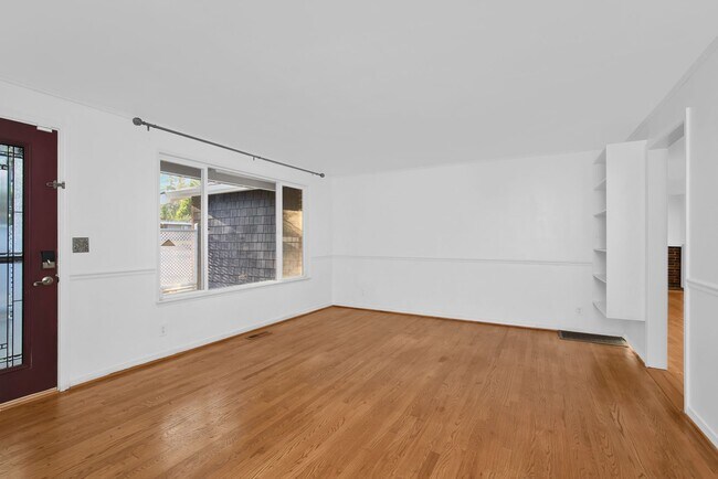 Building Photo - 12642 NE 73rd St