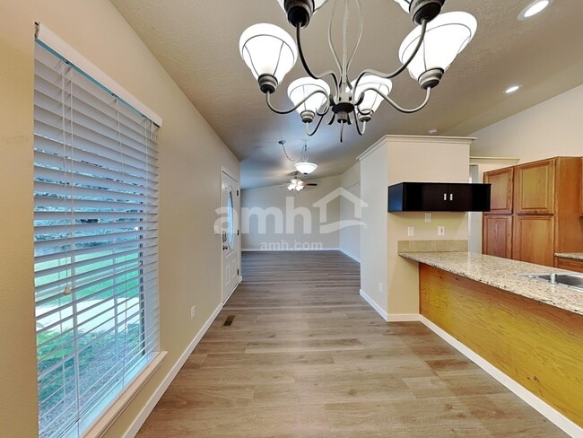 Building Photo - 1745 W McGlinchey St