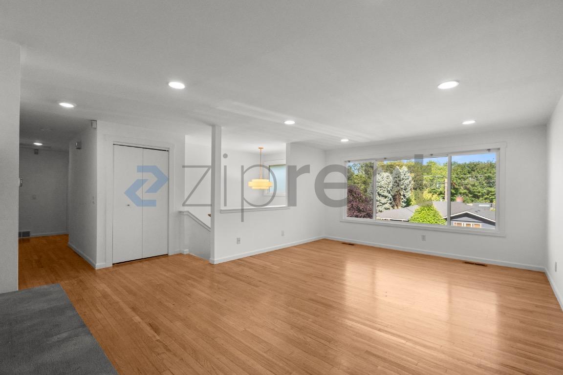 Building Photo - Unit