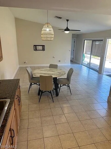 Building Photo - 5638 Foxlake Dr