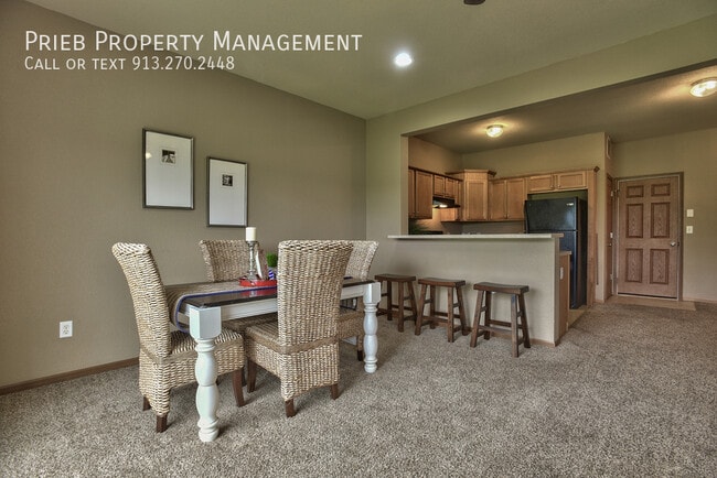 Building Photo - 884 S Woodson Ct