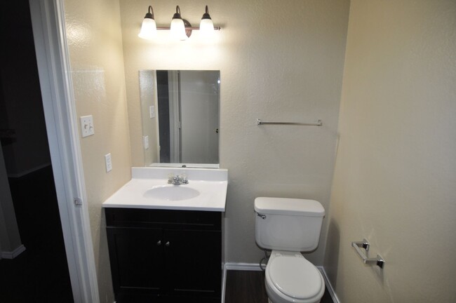 Building Photo - 512 Rita Ln