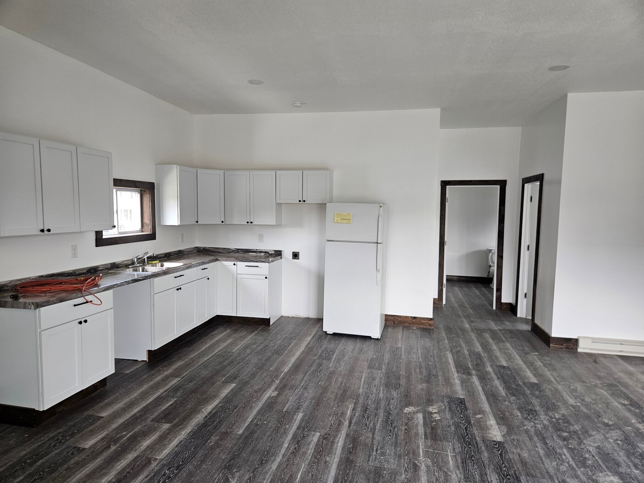 Kitchen - 318 Lake Shore Dr E