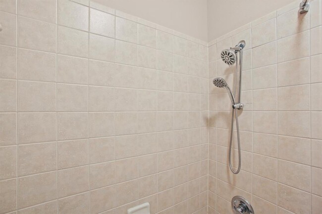 Building Photo - 1606 Sunderland Dr