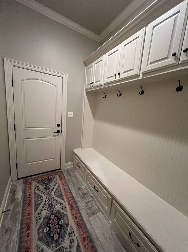 Building Photo - Large and in Charge!! Gated community close to Barksdale Air Force Base.