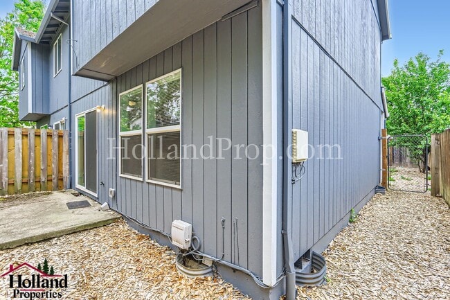 Building Photo - Connell 338/340-Maskrey