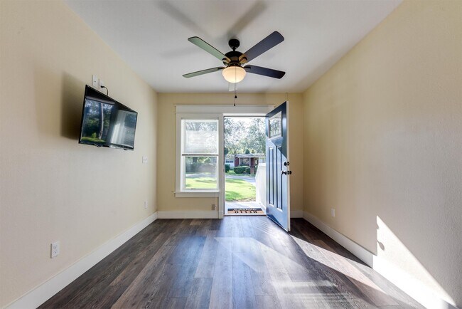 Building Photo - 1500 Dacron Dr